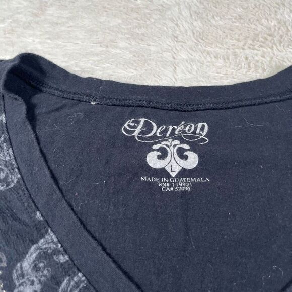 Vintage Y2K Dereon Women’s Graffiti AOP Women’s V Neck Tee T Shirt - Picture 4 of 6